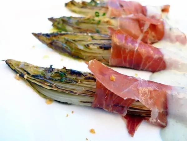 endivias-paleta-iberica-loncheada-y-queso-gongonzola