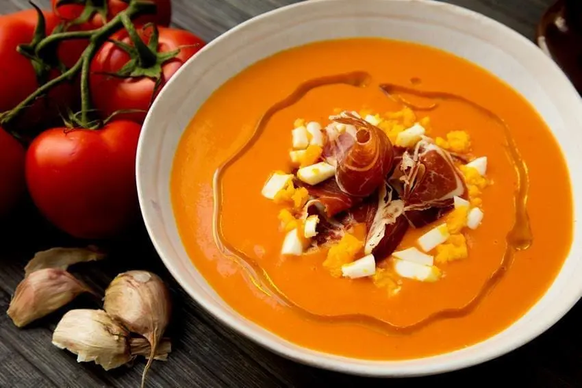 salmorejo-con-jamon-iberico
